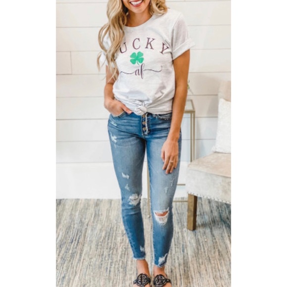 🍀 Lucky AF tee shirt 🍀 - Picture 3 of 6